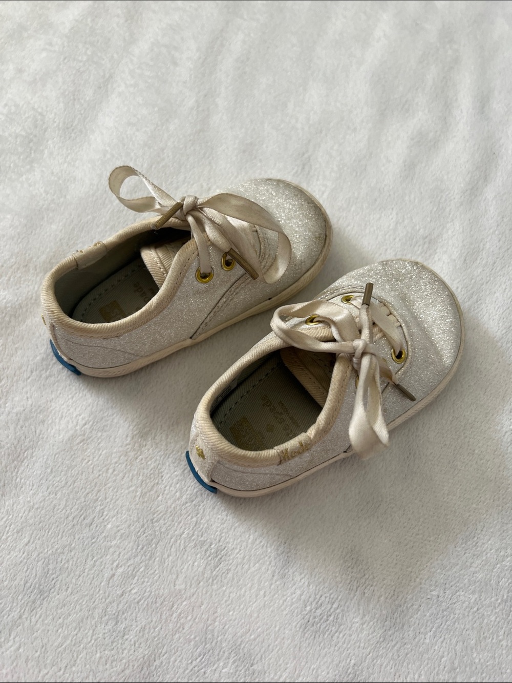 Keds Kate Spade baby Glitter Sneaker - Ivory/Gold Eyelets